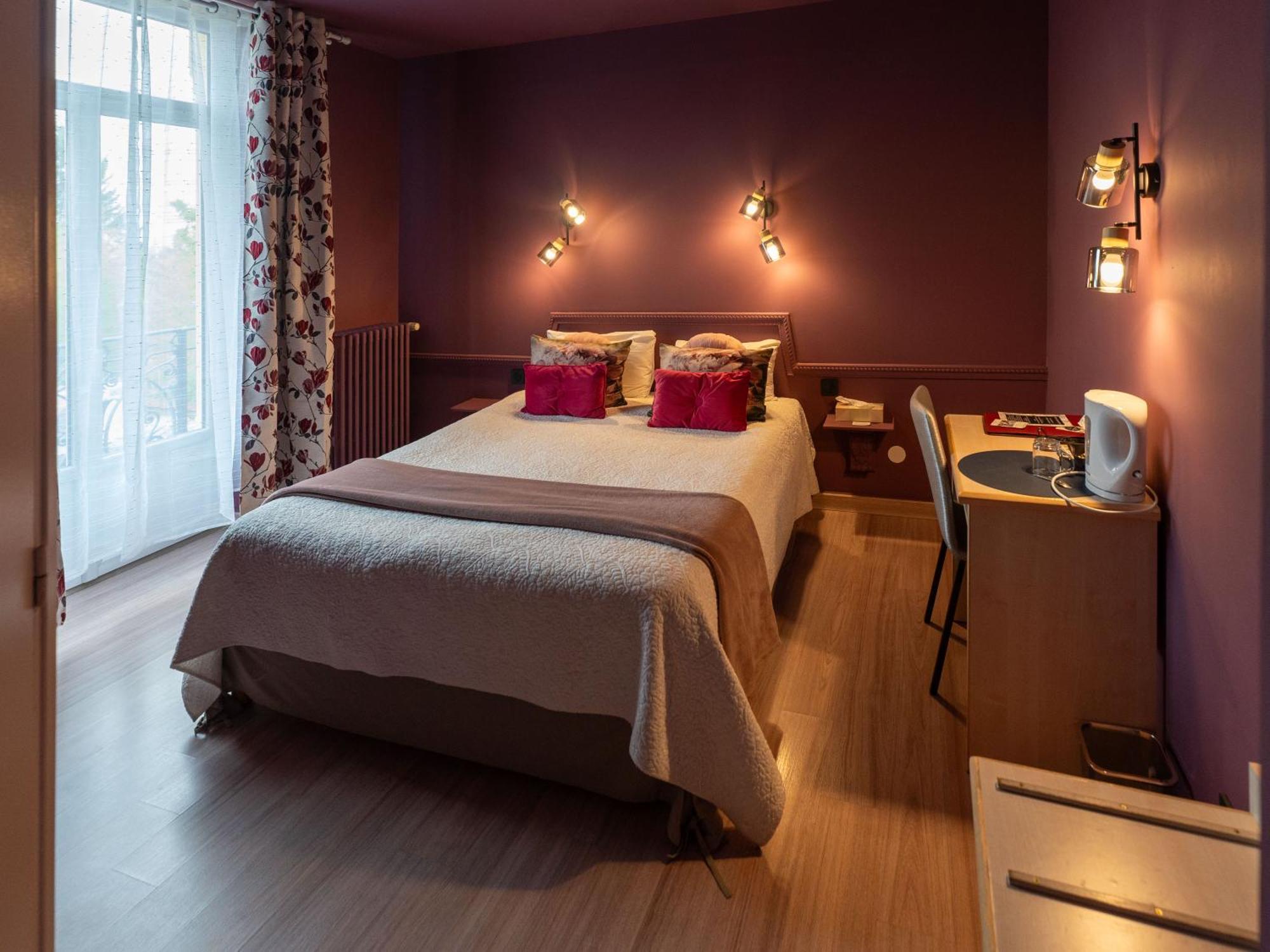 Hotel Des Dauphins Bourgoin-Jallieu Zewnętrze zdjęcie